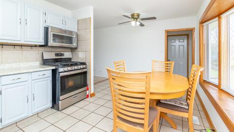 570 Morton St, Hoffman Estates, IL 60169 photo 9