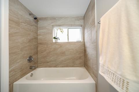 318 E Maple Ave, Roselle, IL 60172 photo 30