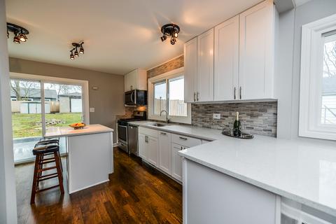 318 E Maple Ave, Roselle, IL 60172 photo 6