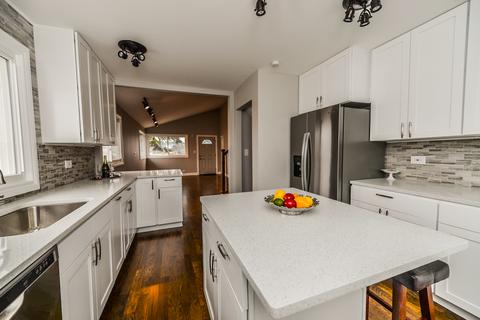 318 E Maple Ave, Roselle, IL 60172 photo 9