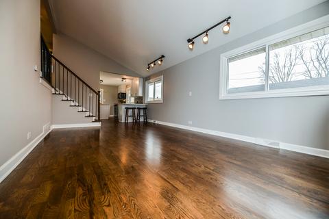 318 E Maple Ave, Roselle, IL 60172 photo 3