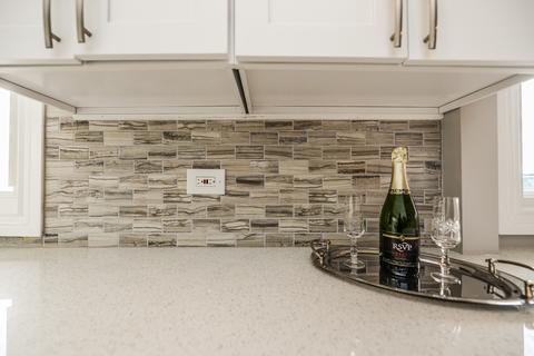 318 E Maple Ave, Roselle, IL 60172 photo 13