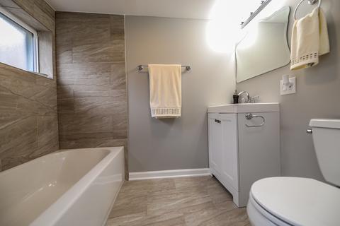 318 E Maple Ave, Roselle, IL 60172 photo 29