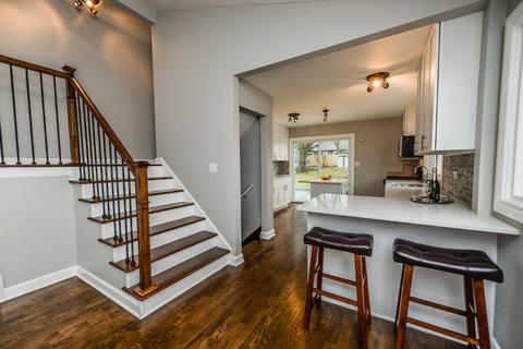 318 E Maple Ave, Roselle, IL 60172 photo 4