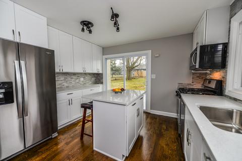 318 E Maple Ave, Roselle, IL 60172 photo 8