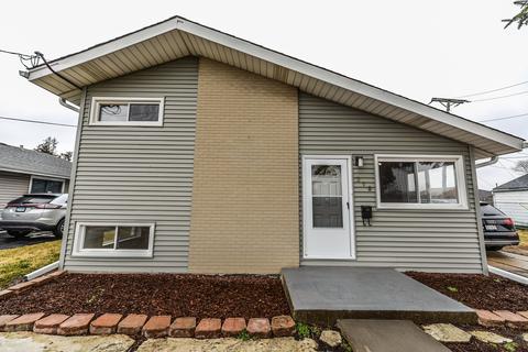 318 E Maple Ave, Roselle, IL 60172 photo 1