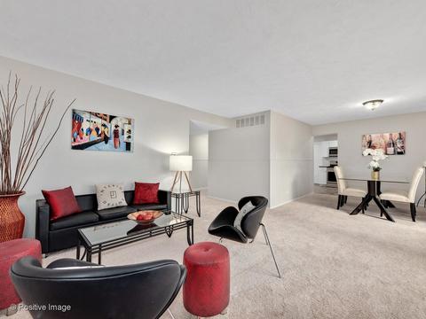 540 Milton Ln, Hoffman Estates, IL 60169 photo 9