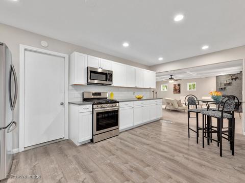 540 Milton Ln, Hoffman Estates, IL 60169 photo 3