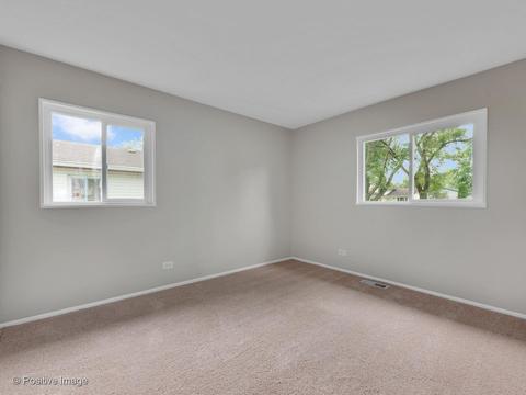 540 Milton Ln, Hoffman Estates, IL 60169 photo 17