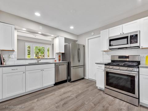 540 Milton Ln, Hoffman Estates, IL 60169 photo 4