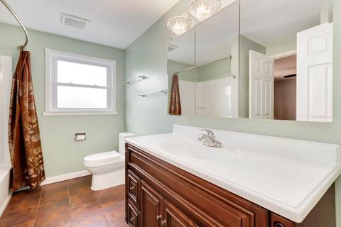 705 Devonshire Dr, Des Plaines, IL 60018 photo 11