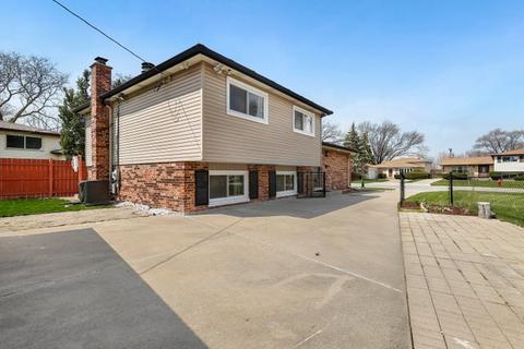 705 Devonshire Dr, Des Plaines, IL 60018 photo 19