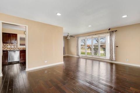 705 Devonshire Dr, Des Plaines, IL 60018 photo 4