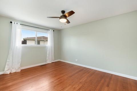 705 Devonshire Dr, Des Plaines, IL 60018 photo 13