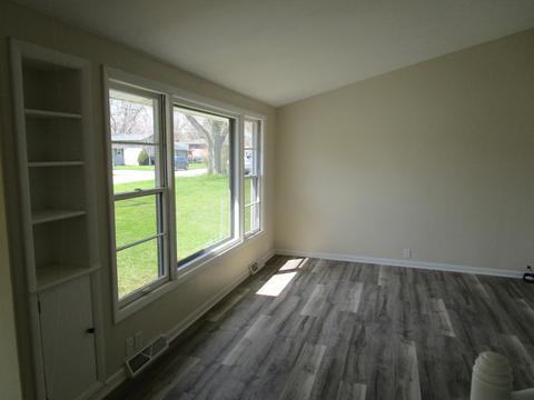 708 University St, Harvard, IL 60033 photo 5