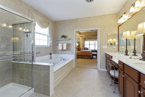 702 Breezy, Elgin, IL 60124 photo 27