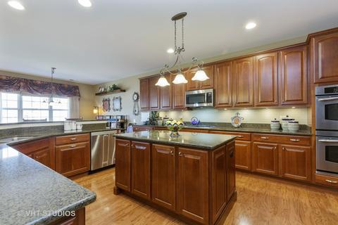 702 Breezy, Elgin, IL 60124 photo 9