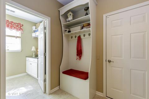 702 Breezy, Elgin, IL 60124 photo 34