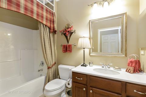 702 Breezy, Elgin, IL 60124 photo 32