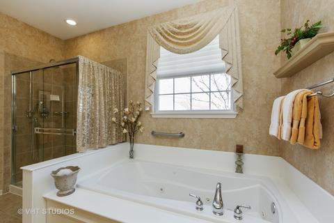 702 Breezy, Elgin, IL 60124 photo 28