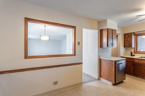630 Morton St, Hoffman Estates, IL 60169 photo 4