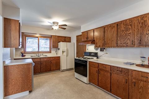 630 Morton St, Hoffman Estates, IL 60169 photo 2