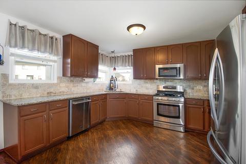 1813 Glacier Ridge Dr, Plainfield, IL 60586 photo 3