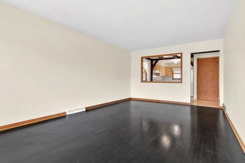 665 Ludlow Ave, Elgin, IL 60120 photo 5