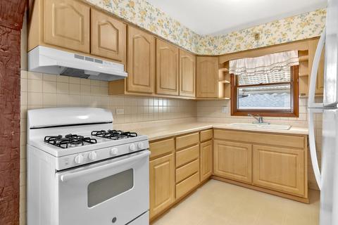 665 Ludlow Ave, Elgin, IL 60120 photo 17