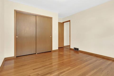 665 Ludlow Ave, Elgin, IL 60120 photo 11