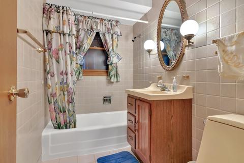 665 Ludlow Ave, Elgin, IL 60120 photo 14