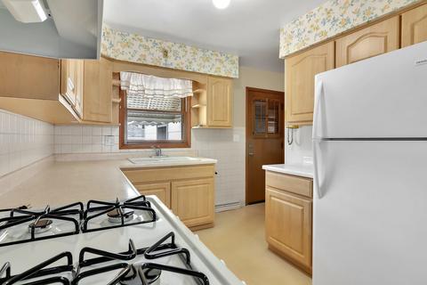 665 Ludlow Ave, Elgin, IL 60120 photo 19