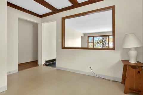 665 Ludlow Ave, Elgin, IL 60120 photo 9