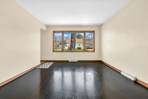 665 Ludlow Ave, Elgin, IL 60120 photo 7