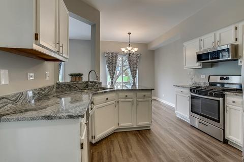 1539 Spaulding Rd, Bartlett, IL 60103 photo 2