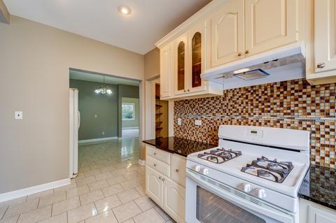 1124 Hill Ave, Elgin, IL 60120 photo 18