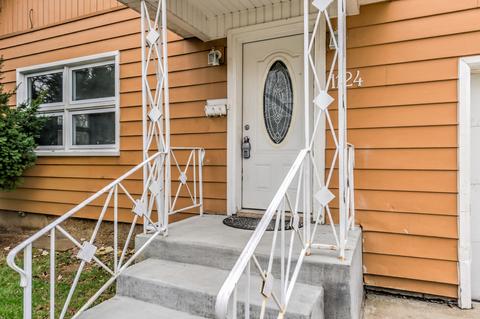 1124 Hill Ave, Elgin, IL 60120 photo 3