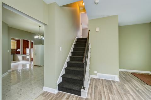1124 Hill Ave, Elgin, IL 60120 photo 11