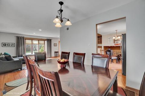 5540 Maple Ln, Midlothian, IL 60445 photo 8