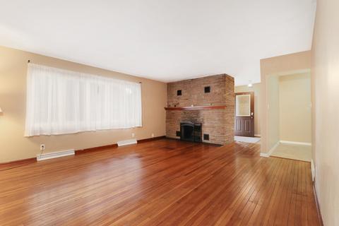 3 Knollcrest Ct, Normal, IL 61761 photo 2