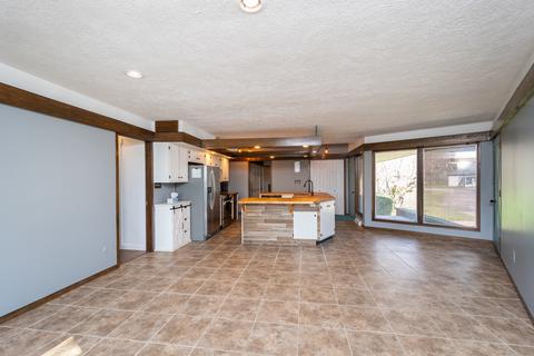 310 S Oak St, Forrest, IL 61741 photo 3
