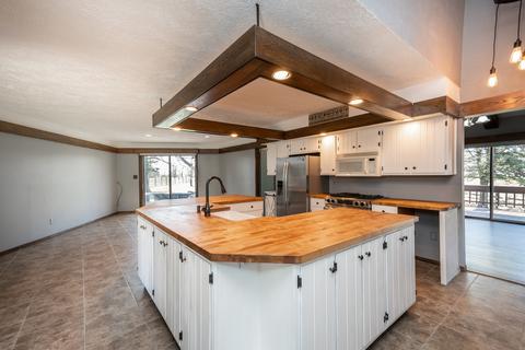 310 S Oak St, Forrest, IL 61741 photo 2