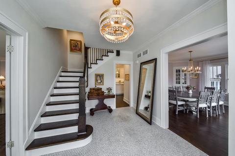 808 N Cross St, Wheaton, IL 60187 photo 4