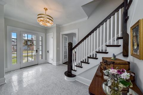 808 N Cross St, Wheaton, IL 60187 photo 3