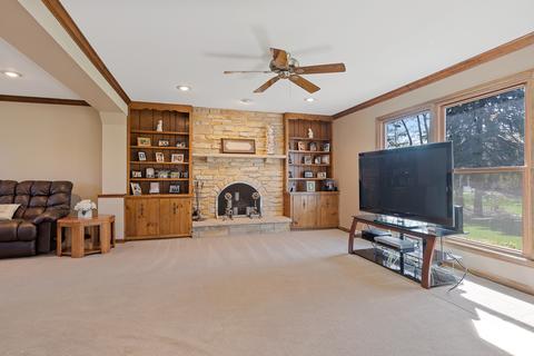 1968 Greensboro Dr, Wheaton, IL 60189 photo 8