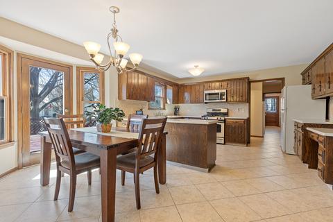 1968 Greensboro Dr, Wheaton, IL 60189 photo 6