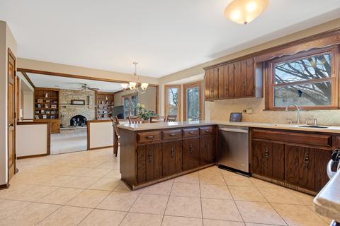 1968 Greensboro Dr, Wheaton, IL 60189 photo 7