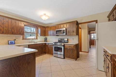 1968 Greensboro Dr, Wheaton, IL 60189 photo 5