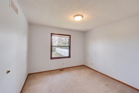104 S Evergreen Ln, Bloomington, IL 61704 photo 12