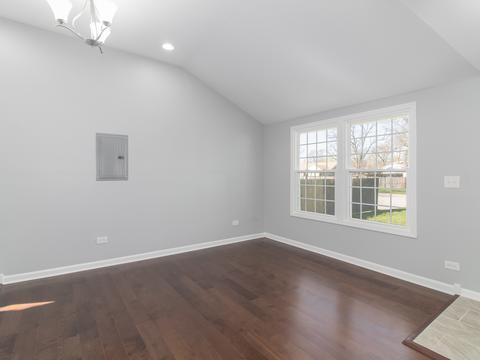308 S Calhoun St, Aurora, IL 60505 photo 3